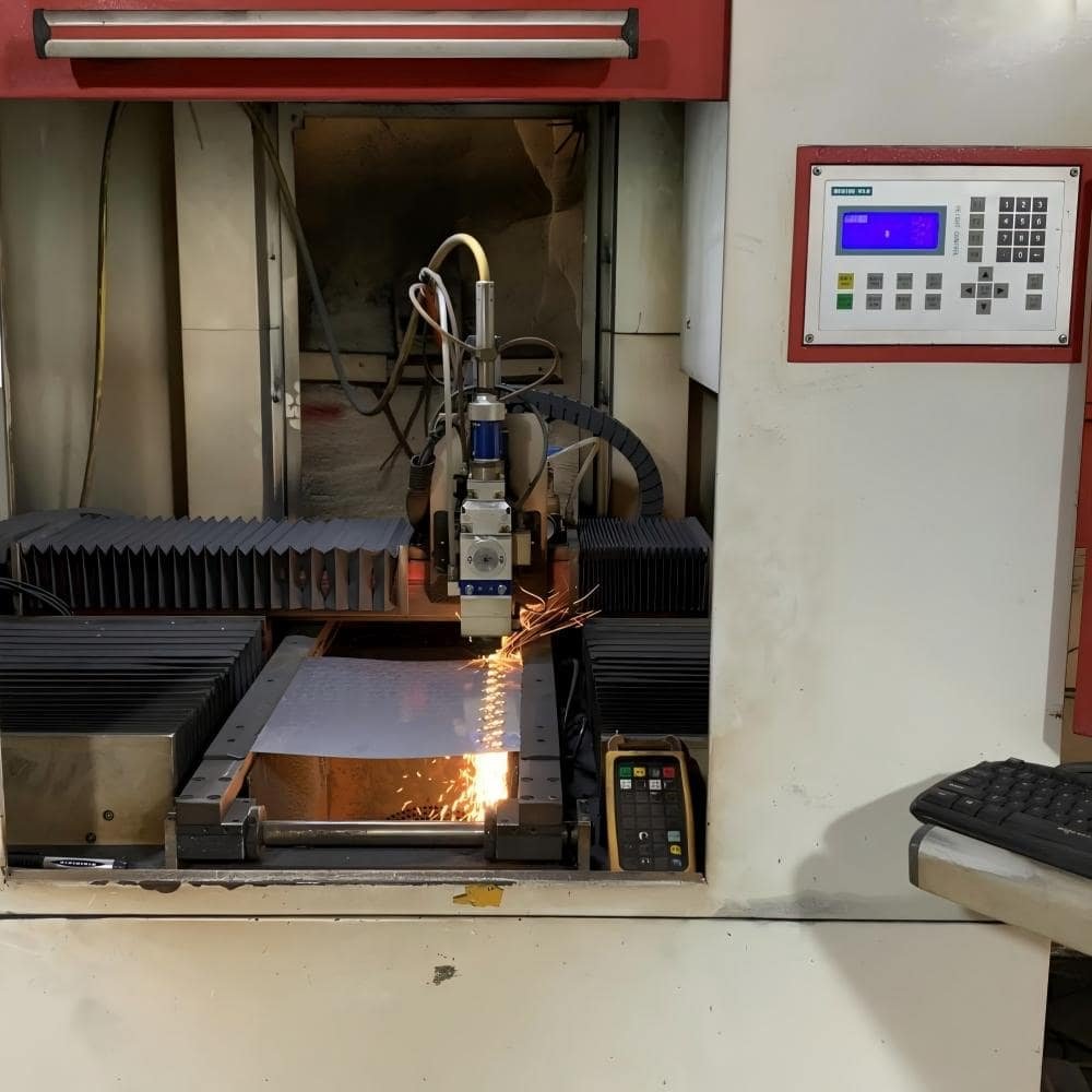 Laser cutting equipment processing stainless steel jewelry components