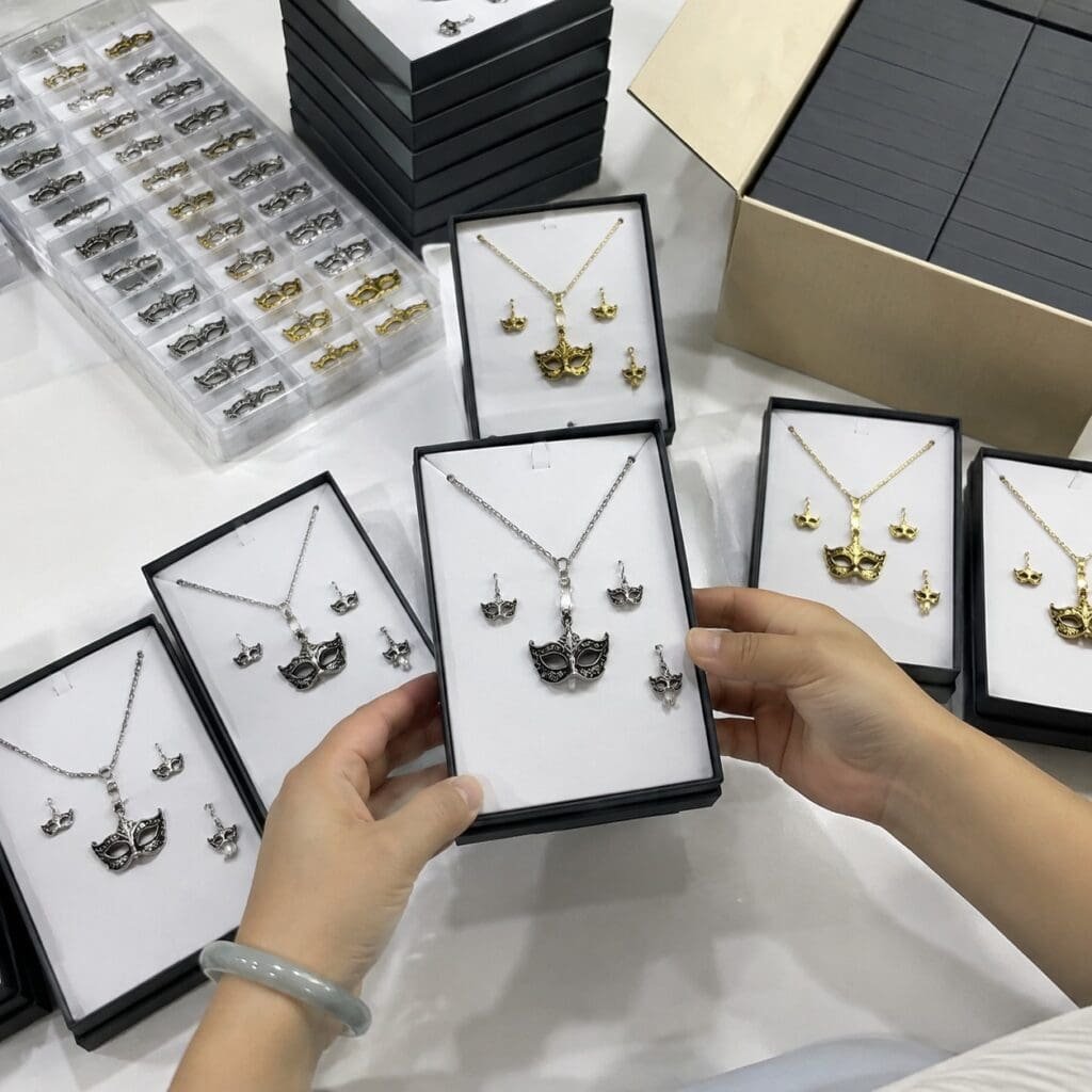 venetian mask jewelry retail gift set packing